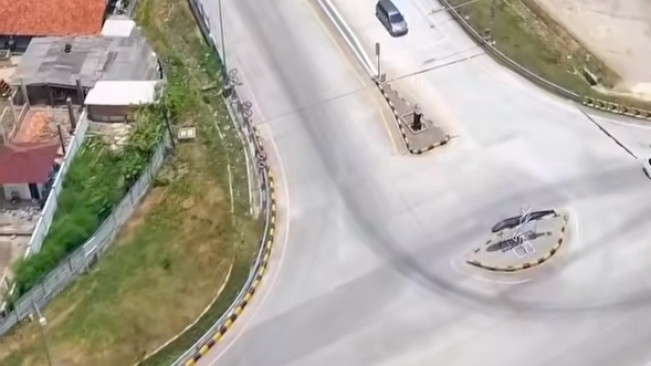 menghiasi exit gerbang tol Gabus di Desa Srijaya, Tambun Utara, Bekasi, Jawa Barat. [Instagram]
